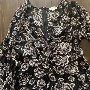 Shorts romper with long sleeves, size medium